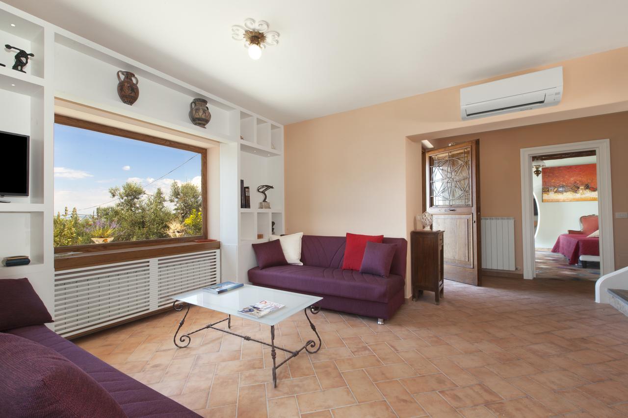 Villa Rusella With Terrace & Breathless Sea Views 马萨鲁布朗斯 外观 照片